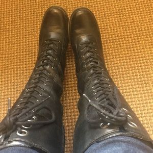 Lace up boots black
